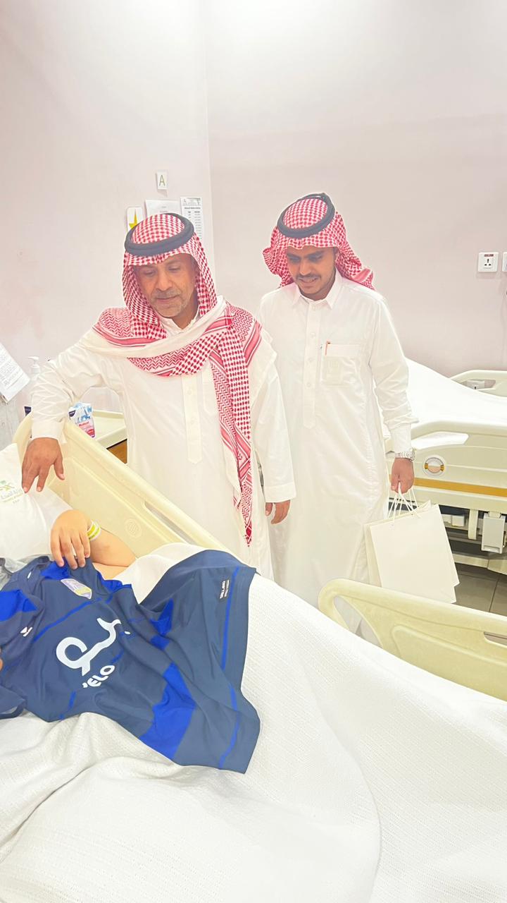 الاحتفال باليوم العالمي للطفل بمركز التأهيل الشامل بالباحه وتقديم هدايا للأطفال من منسبيه 13