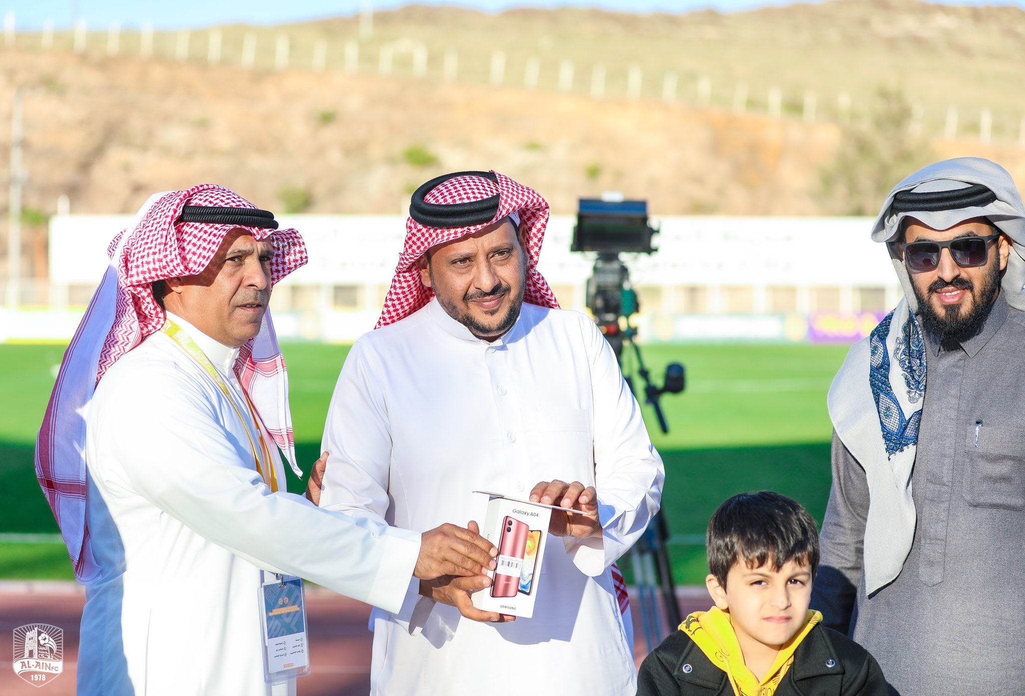 توزيع جوائزمباراة العين نجران